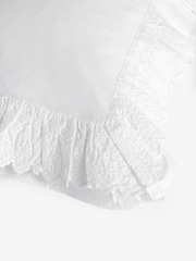 Shabby Chic by Rachel Ashwell® Broderie Ruffle Cushion - Bild 6 von 6