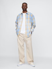 beis - Pantalones plisados UltraSoft de GAP - Imagen 4 de 5