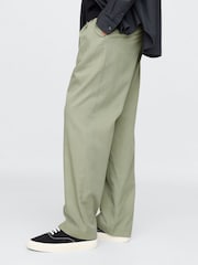Verde - Pantalones plisados UltraSoft de GAP - Imagen 3 de 6