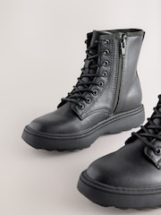 Schwarz - Knöchelhohe Stiefel mit warmem Futter und Schnürung - Bild 4 von 5