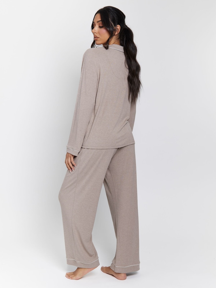 Marrón - Loungeable Rib Long Sleeve Traditional Shirt and Long Pyjamas - Imagen 2 de 5 Marrón - Loungeable Rib Long Sleeve Traditional Shirt and Long Pyjamas - Imagen 2 de 5
