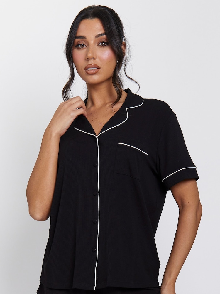 Schwarz - Loungeable Rib Short Sleeve Traditional Shirt and Long Pyjamas - Bild 1 von 5 Schwarz - Loungeable Rib Short Sleeve Traditional Shirt and Long Pyjamas - Bild 1 von 5