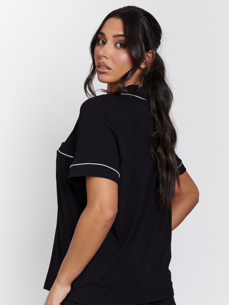 Schwarz - Loungeable Rib Short Sleeve Traditional Shirt and Long Pyjamas - Bild 2 von 5 Schwarz - Loungeable Rib Short Sleeve Traditional Shirt and Long Pyjamas - Bild 2 von 5