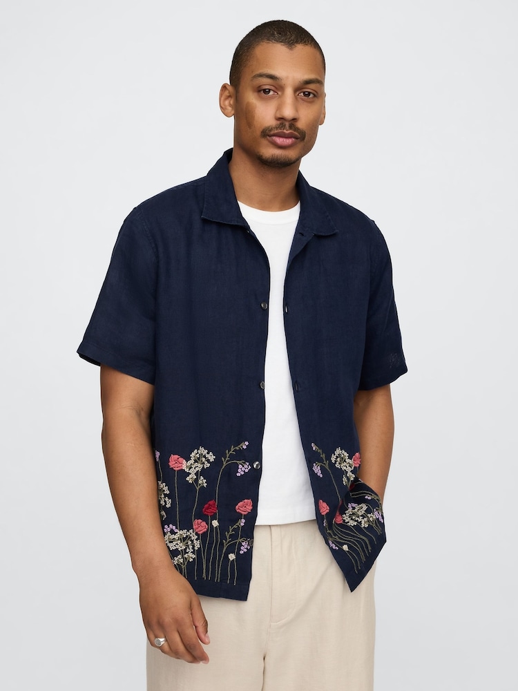 Navy Blue Ebroidered Floral - Рубашка из смеси хлопка и льна с короткими рукавами Gap - Изображение 1 из 5 Navy Blue Ebroidered Floral - Рубашка из смеси хлопка и льна с короткими рукавами Gap - Изображение 1 из 5