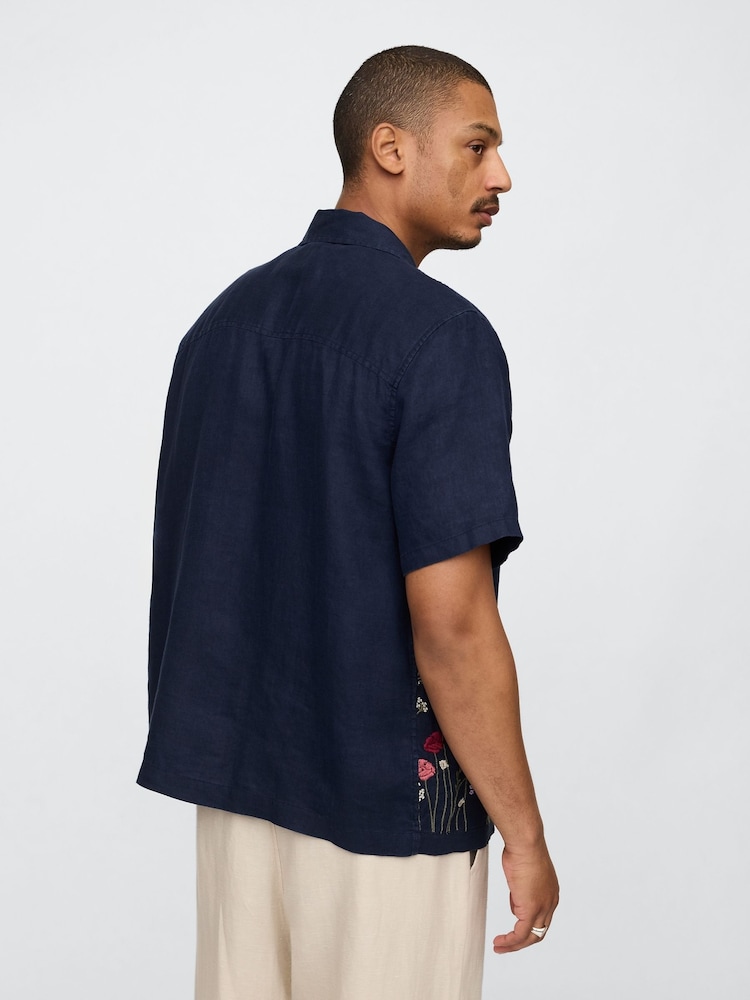 Navy Blue Ebroidered Floral - Рубашка из смеси хлопка и льна с короткими рукавами Gap - Изображение 2 из 5 Navy Blue Ebroidered Floral - Рубашка из смеси хлопка и льна с короткими рукавами Gap - Изображение 2 из 5