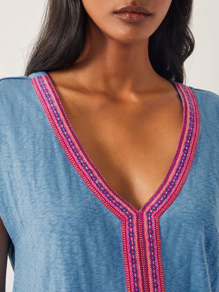 Monsoon 100% Cotton Elena Embroidered V-Neck Jersey T-Shirt - Imagen 4 de 4 Monsoon 100% Cotton Elena Embroidered V-Neck Jersey T-Shirt - Imagen 4 de 4