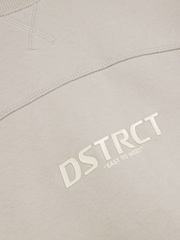 طقم رياضي مزيّن بعبارة District للأولاد من River Island - صورة 5 من 5