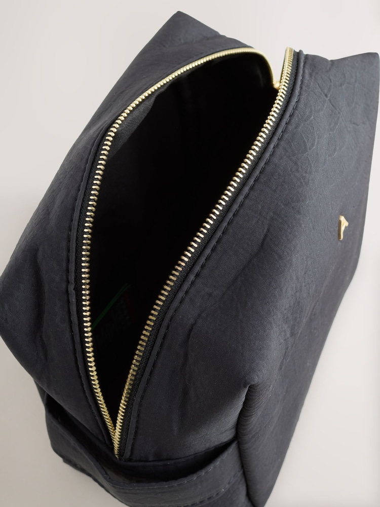 Negro - Iniital Pouch Bag - Imagen 6 de 6 Negro - Iniital Pouch Bag - Imagen 6 de 6