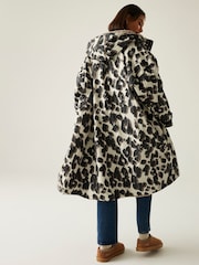 Regatta Natural Adult Waterproof Changing Robe - Image 2 of 5