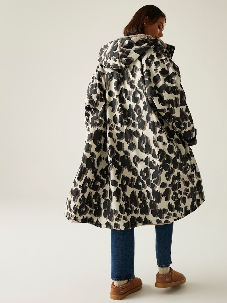 Regatta Natural Adult Waterproof Changing Robe - Image 2 of 5
