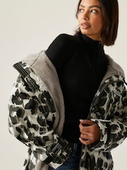Regatta Natural Adult Waterproof Changing Robe - Image 4 of 5