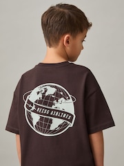 Reiss Chocolate Brown/Off White Ivan 9-13 yrs Cotton Airlines-Print Oversize T-Shirt - Image 1 of 4