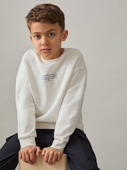 Blanco/azul - Reiss Orville Cotton-Blend Airlines-Print Sweatshirt - Imagen 3 de 4