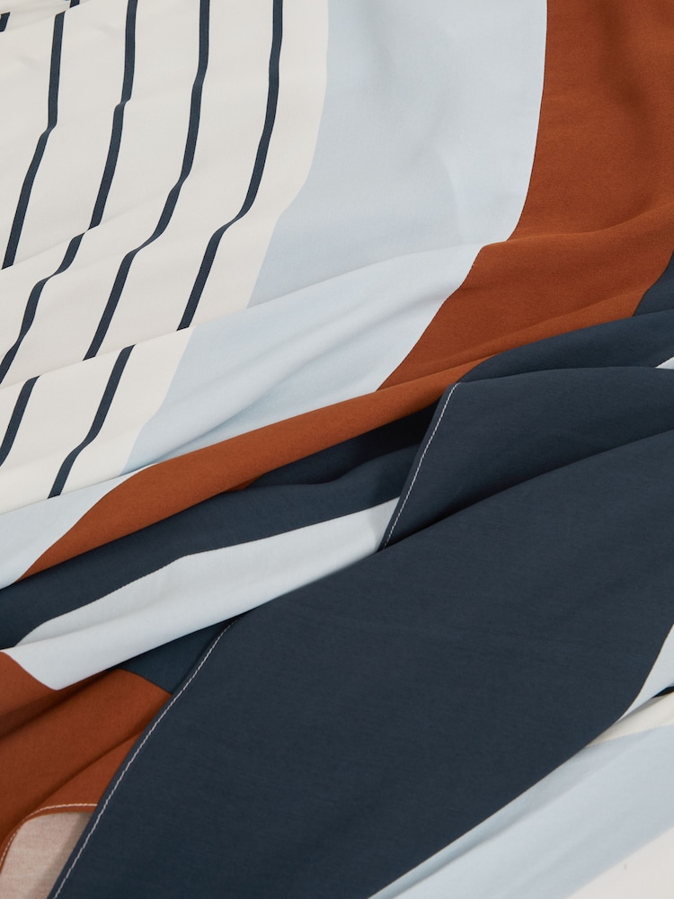 Blau/Braun - Reiss – Hallia – Maxikleid mit Streifenprint und Zipfelsaum - Bild 5 von 5 Blau/Braun - Reiss – Hallia – Maxikleid mit Streifenprint und Zipfelsaum - Bild 5 von 5