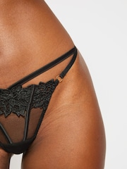 Ann Summers – Irreplaceable – Guipure-Tanga mit Blumenmuster - Bild 4 von 6