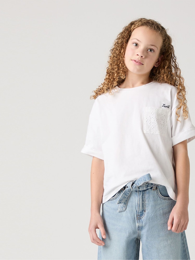 أبيض - Levi's® Cropped Meet & Greet Roll Cuff Logo T-Shirt - صورة 1 من 8