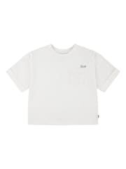 أبيض - Levi's® Cropped Meet & Greet Roll Cuff Logo T-Shirt - صورة 5 من 8