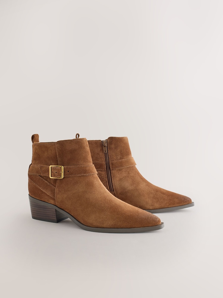 سويد بني فاتح - Forever Comfort® Burnished Ankle Strap Boots - صورة 2 من 5 سويد بني فاتح - Forever Comfort® Burnished Ankle Strap Boots - صورة 2 من 5