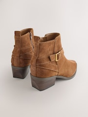 سويد بني فاتح - Forever Comfort® Burnished Ankle Strap Boots - صورة 3 من 5