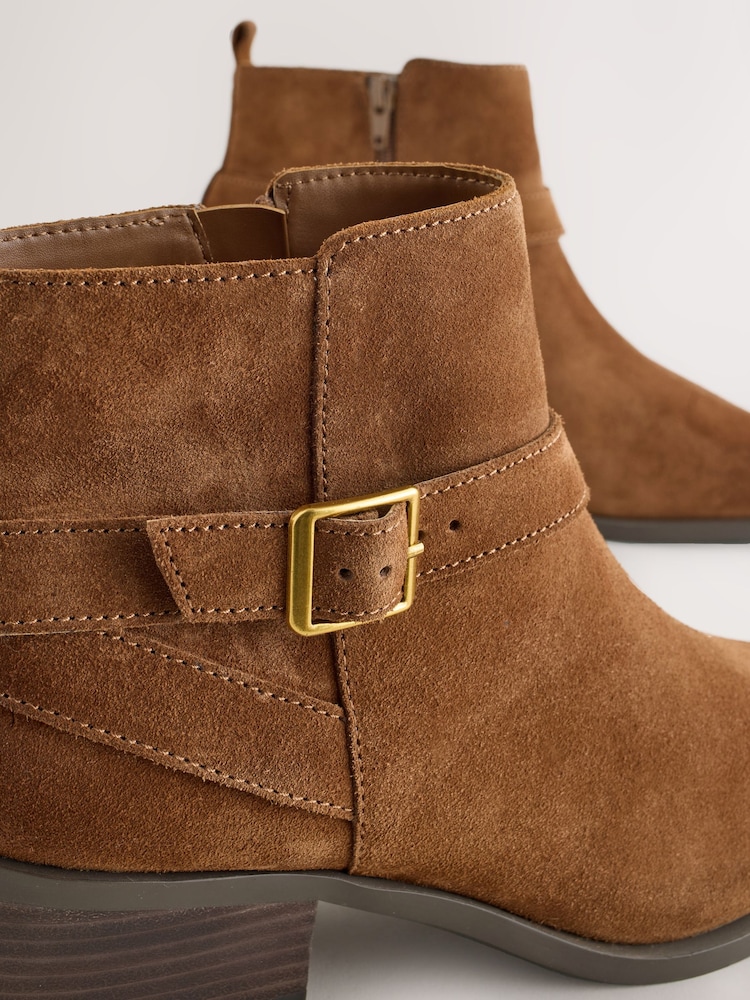 سويد بني فاتح - Forever Comfort® Burnished Ankle Strap Boots - صورة 5 من 5 سويد بني فاتح - Forever Comfort® Burnished Ankle Strap Boots - صورة 5 من 5