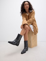Usnje črne barve - Forever Comfort® Studded Hardware Pull-On Midi Boots - Slika 2 iz 11