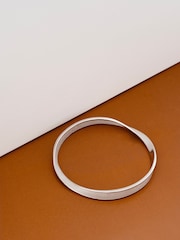 Karen Millen Silver Tone Textured Twist Narrow Bangle - Imagen 4 de 4