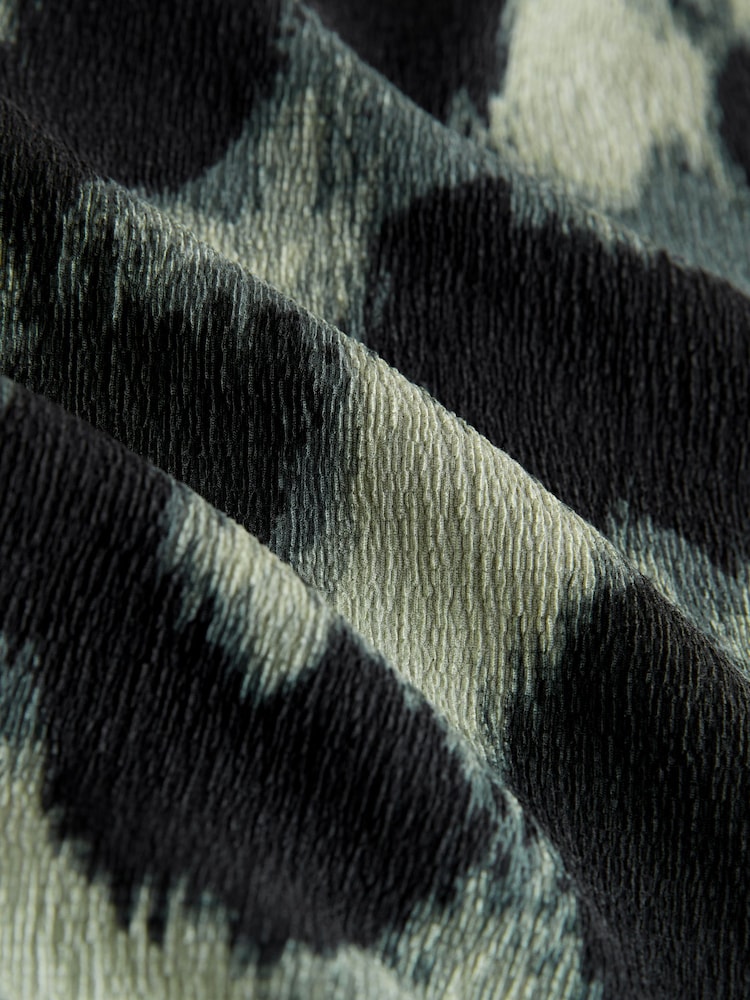 Green Animal Print Flutter Sleeve Textured Smart Top - Image 7 of 7