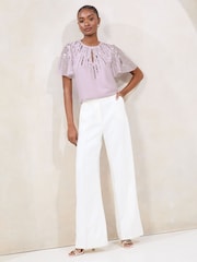 Blusa Lipsy com decote em forma de anjo e mangas compridas - Imagem 4 de 4