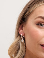 Simply Silver Silver Tone 925 Polished Textured and Pearl Hoop Earrings - Image 2 of 2