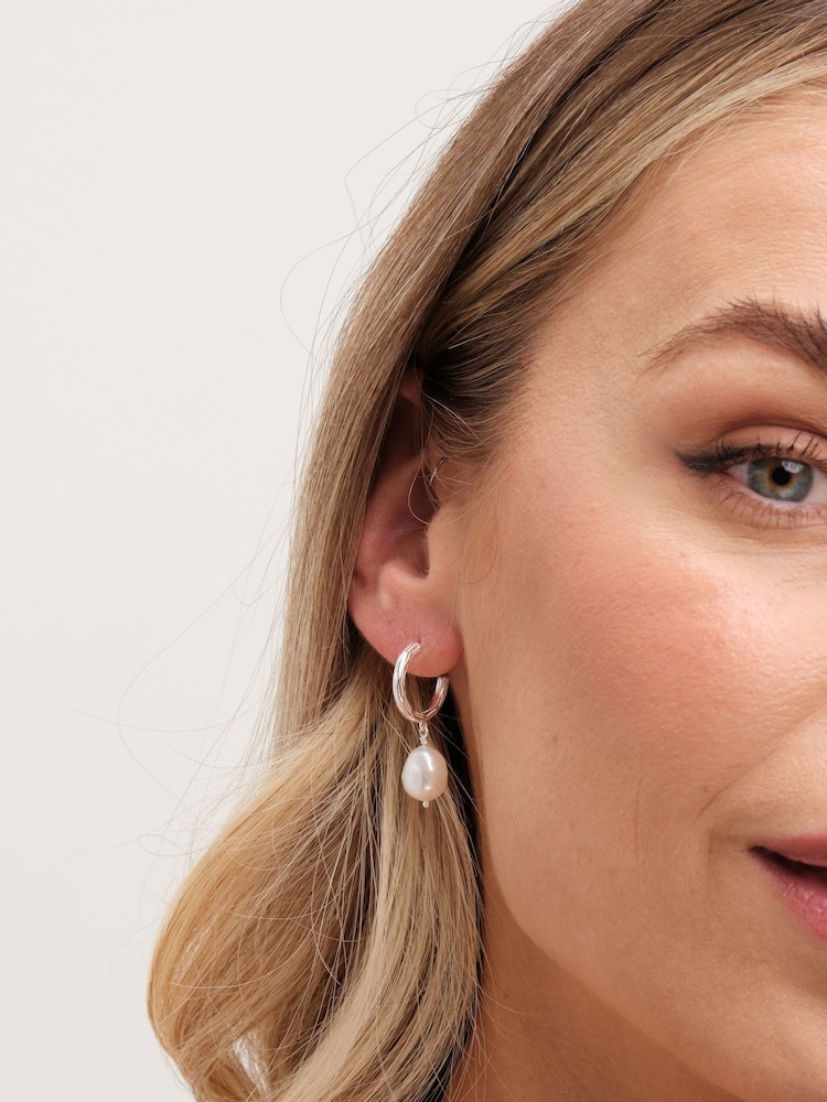 Simply Silver Silver Tone 925 Polished Textured and Pearl Hoop Earrings - Image 2 of 2