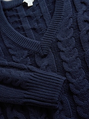 O conjunto 2 Pacote de jumpers de malha trançada com decote em V - Imagem 4 de 5