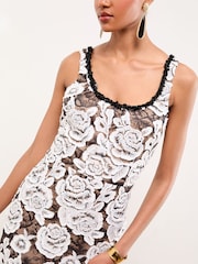 Vestido longo bordado Lipsy Premium 3D Rose - Imagem 2 de 4