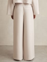 Песочный - Reiss Freya широкие спортивные брюки с затягивающимся шнурком - Изображение 4 из 5