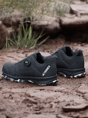 Adidas נעלי ספורט לילדים, דגם Terrex Agravic - תמונה 4 מתוך 15