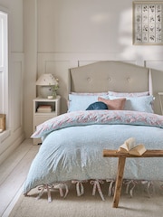 William Morris At Home Powder Blue Madder Clover Duvet Cover and Pillowcase Set 200 Thread Count - Image 2 of 8