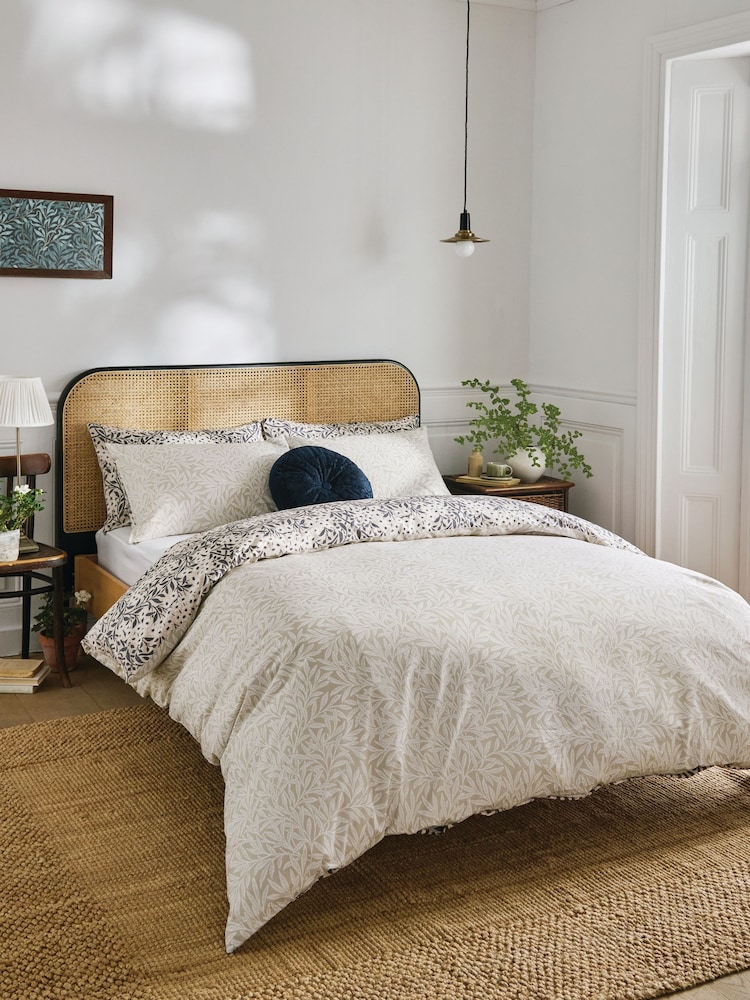 William Morris At Home Linen Michaelmas Daisy Duvet Cover and Pillowcase Set - Image 2 of 7