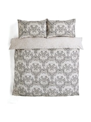 William Morris At Home Linen Michaelmas Daisy Duvet Cover and Pillowcase Set - Image 3 of 7