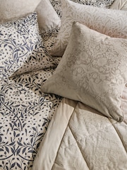 William Morris At Home Linen Michaelmas Daisy Duvet Cover and Pillowcase Set - Image 7 of 7