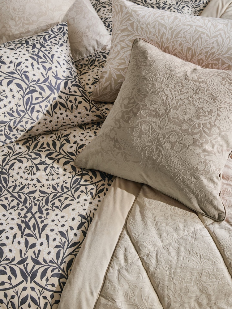 William Morris At Home Linen Michaelmas Daisy Duvet Cover and Pillowcase Set - Image 7 of 7