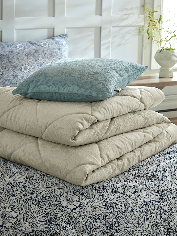 William Morris At Home Oyster Strawberry Thief Embossed Quilted Bedspread - Image 2 of 5