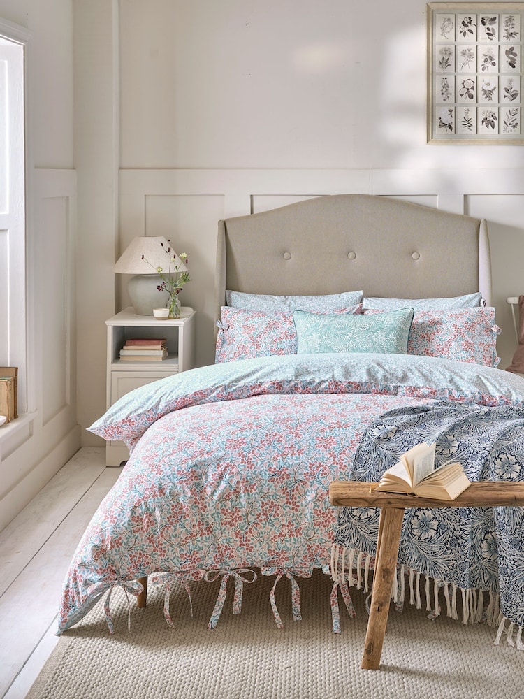 William Morris At Home Set of 2 Powder Blue Madder Clover Pillowcases 200 Thread Count - Image 2 of 4