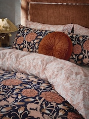 William Morris At Home Copper Wild Tulip Duvet Cover and Pillowcase Set 220 Thre Count - Image 3 of 8
