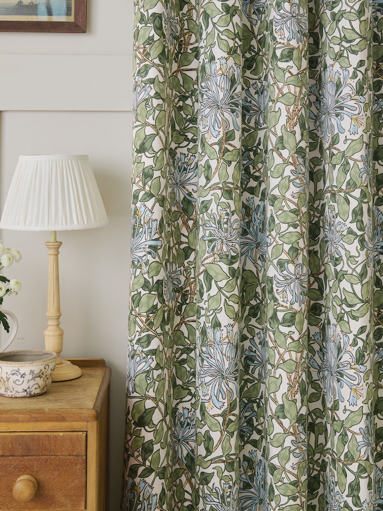 William Morris At Home Powder Blue Honeysuckle Blackout Eyelet Curtains - Image 3 of 3