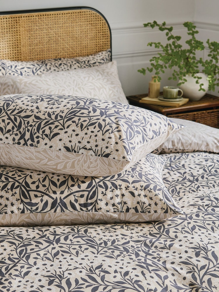 William Morris At Home Set of 2 Linen Michaelmas Daisy Pillowcases 200 Thread Count - Image 1 of 4