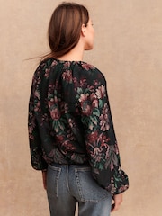 Estampa floral preta - Blusa long sleeve com bainha bolha - Imagem 4 de 8