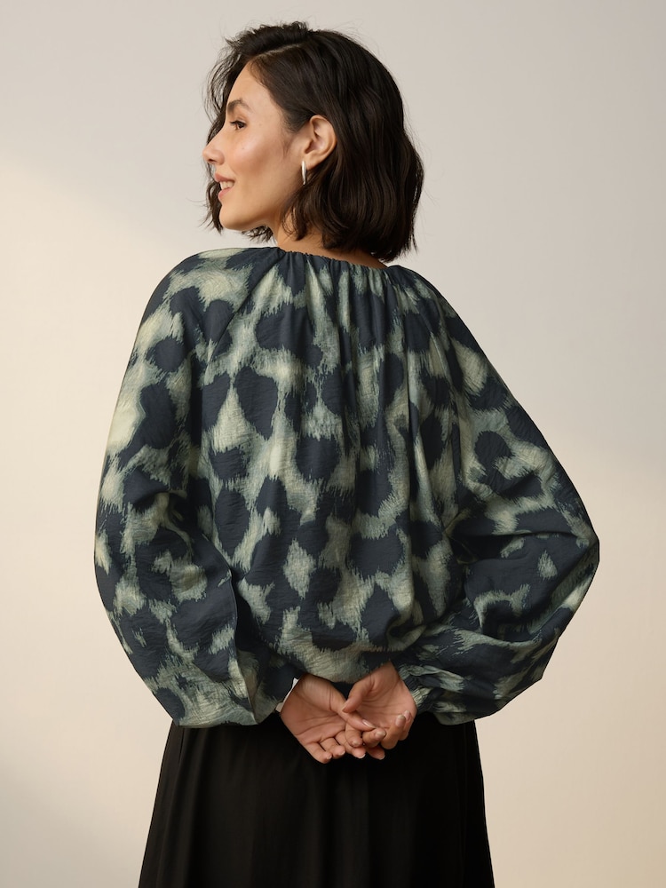 Green/Black Animal Print Long Sleeve Bubble Hem Top - Image 2 of 6 Green/Black Animal Print Long Sleeve Bubble Hem Top - Image 2 of 6
