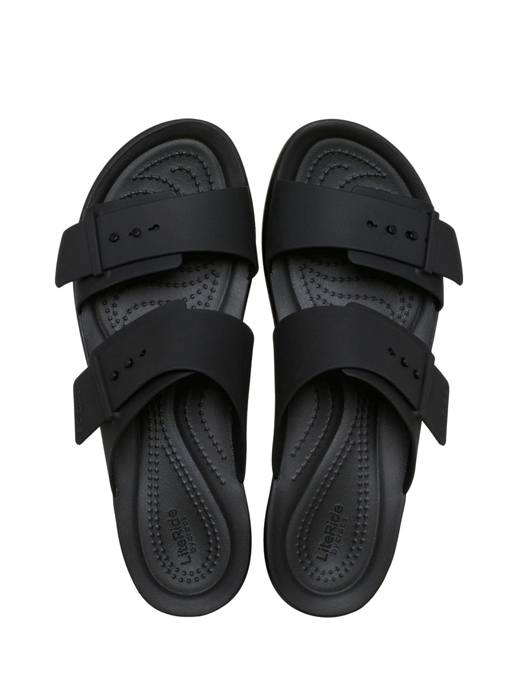 Comprar Negro - Sandalias bajas con hebilla Crocs Brooklyn de Next