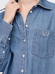 Camisa vaquera oversize de chambray de Gap - Imagen 4 de 5