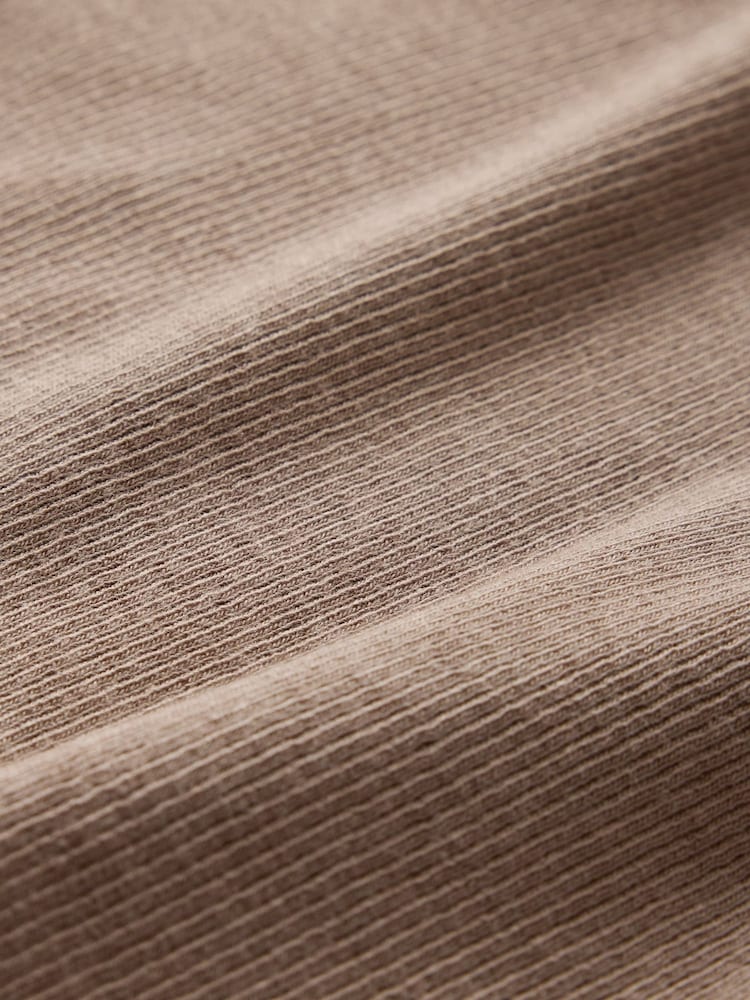 Marrón - Camiseta corta de algodón y modal con diseño moderno de canalé de Gap - Imagen 5 de 5