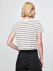Blanco y negro - Gap Organic Cotton VintageSoft Cropped T-Shirt - Imagen 2 de 5